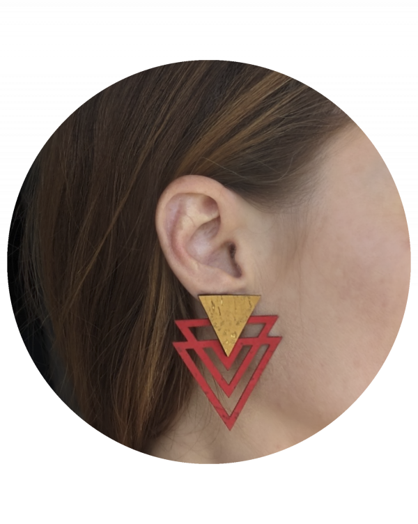 Puces d'oreilles portées Biga Love Triangle de la marque Sablarah