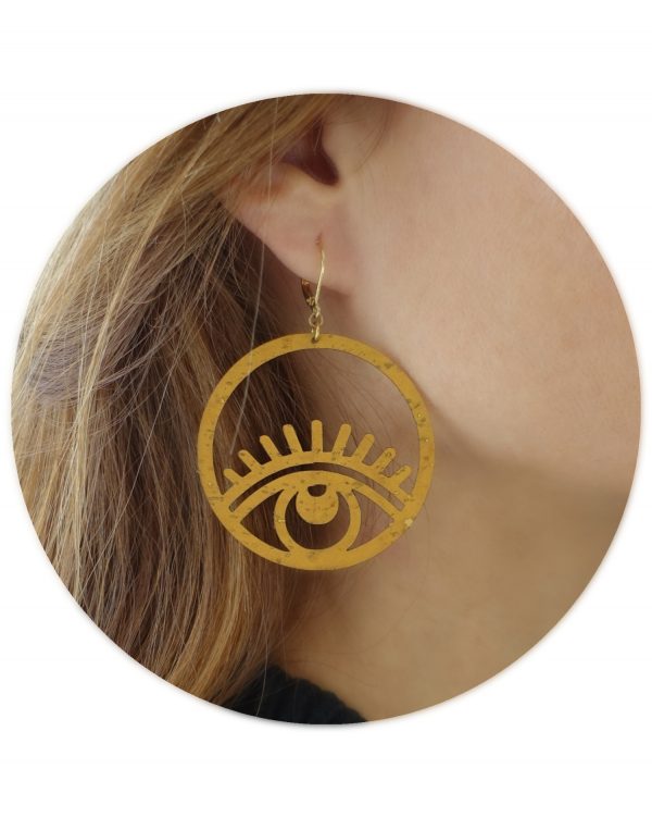 Boucles d'oreilles portées Golden Eye de la marque Sablarah