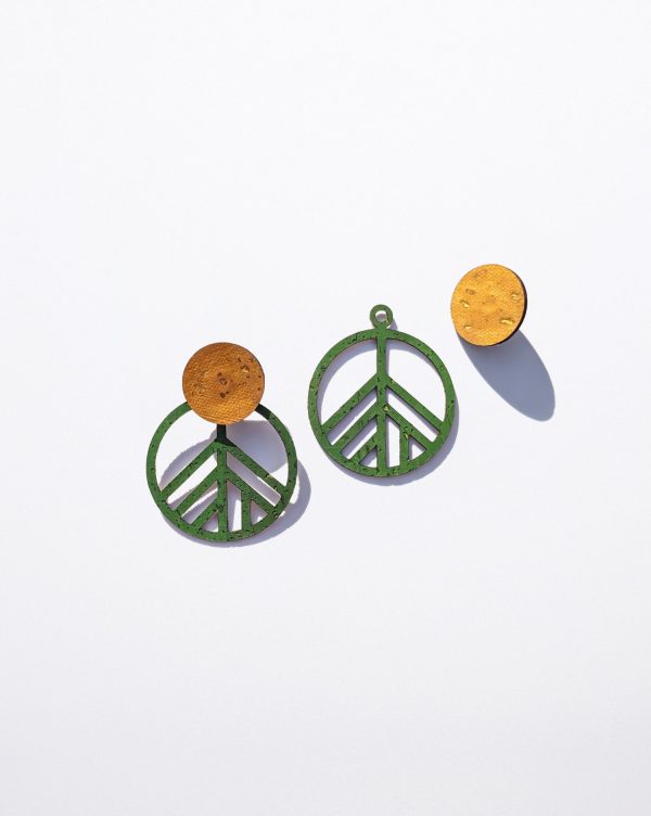 Boucles d'oreilles en cuir vegan au motif graphique contemporain Peace